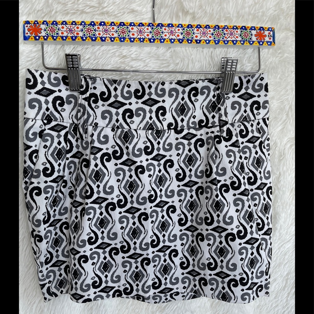 Womens Guess Black & White Mini Skirt Size 24